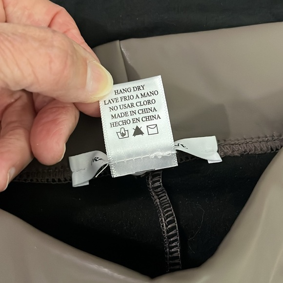 Present and Love Leggings - Picture 4 of 11